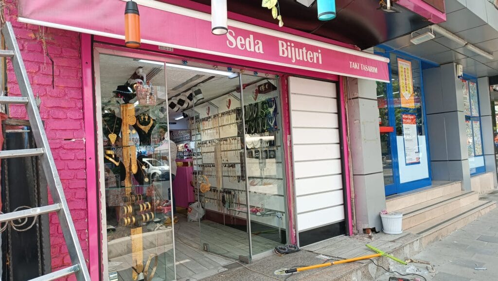 81575981 fae9 43a6 bd2f ce34efbe5239